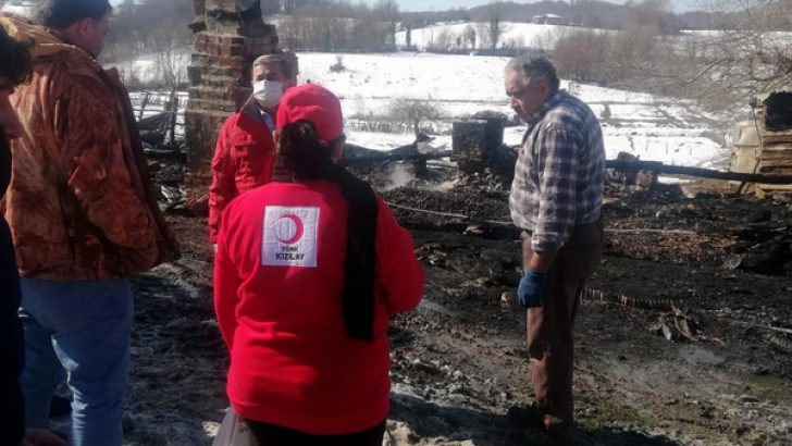 SİNOP KIZILAY’DAN YANGINZEDE VATANDAŞLARA DESTEK